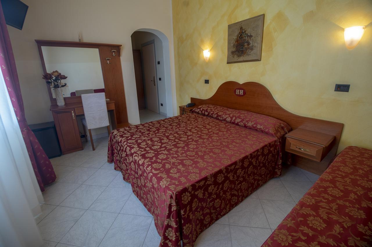 Hotel Herve Marina di Massa Zewnętrze zdjęcie