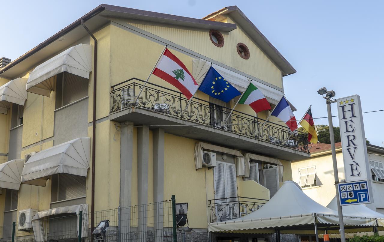 Hotel Herve Marina di Massa Zewnętrze zdjęcie