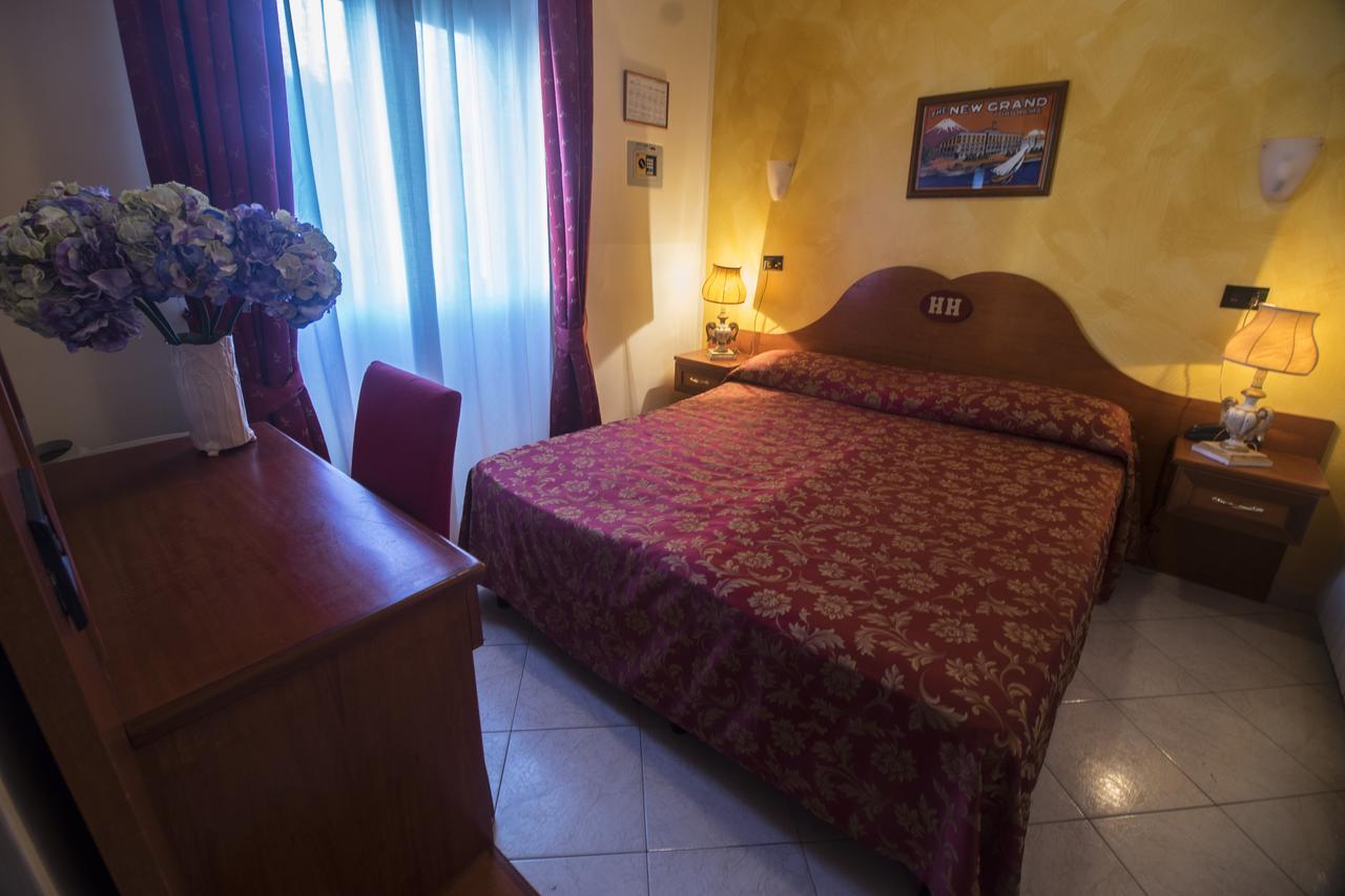Hotel Herve Marina di Massa Zewnętrze zdjęcie