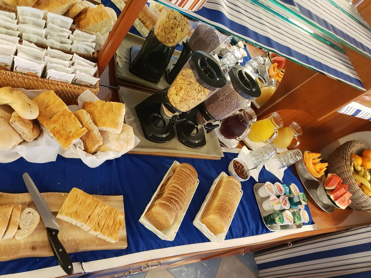 Hotel Herve Marina di Massa Zewnętrze zdjęcie