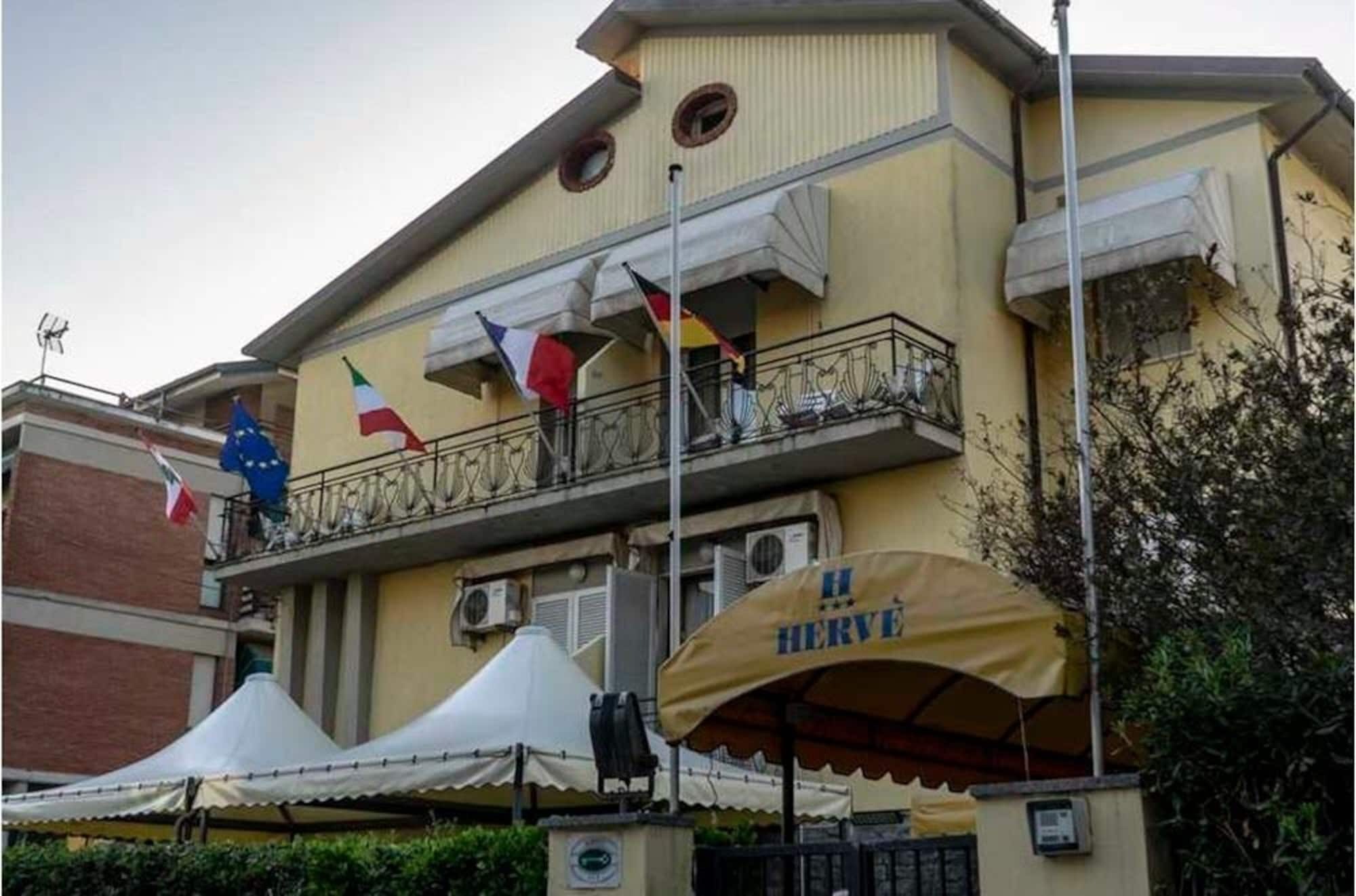 Hotel Herve Marina di Massa Zewnętrze zdjęcie